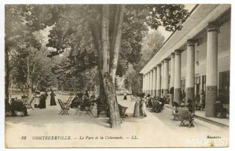 Parc et colonnade (Contrexéville)